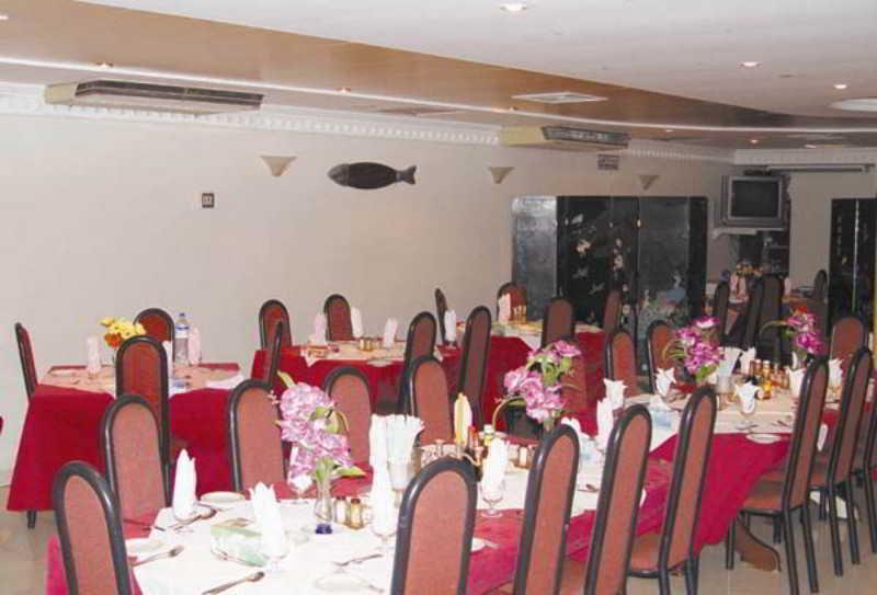 Shezan Hotel Doha Bagian luar foto